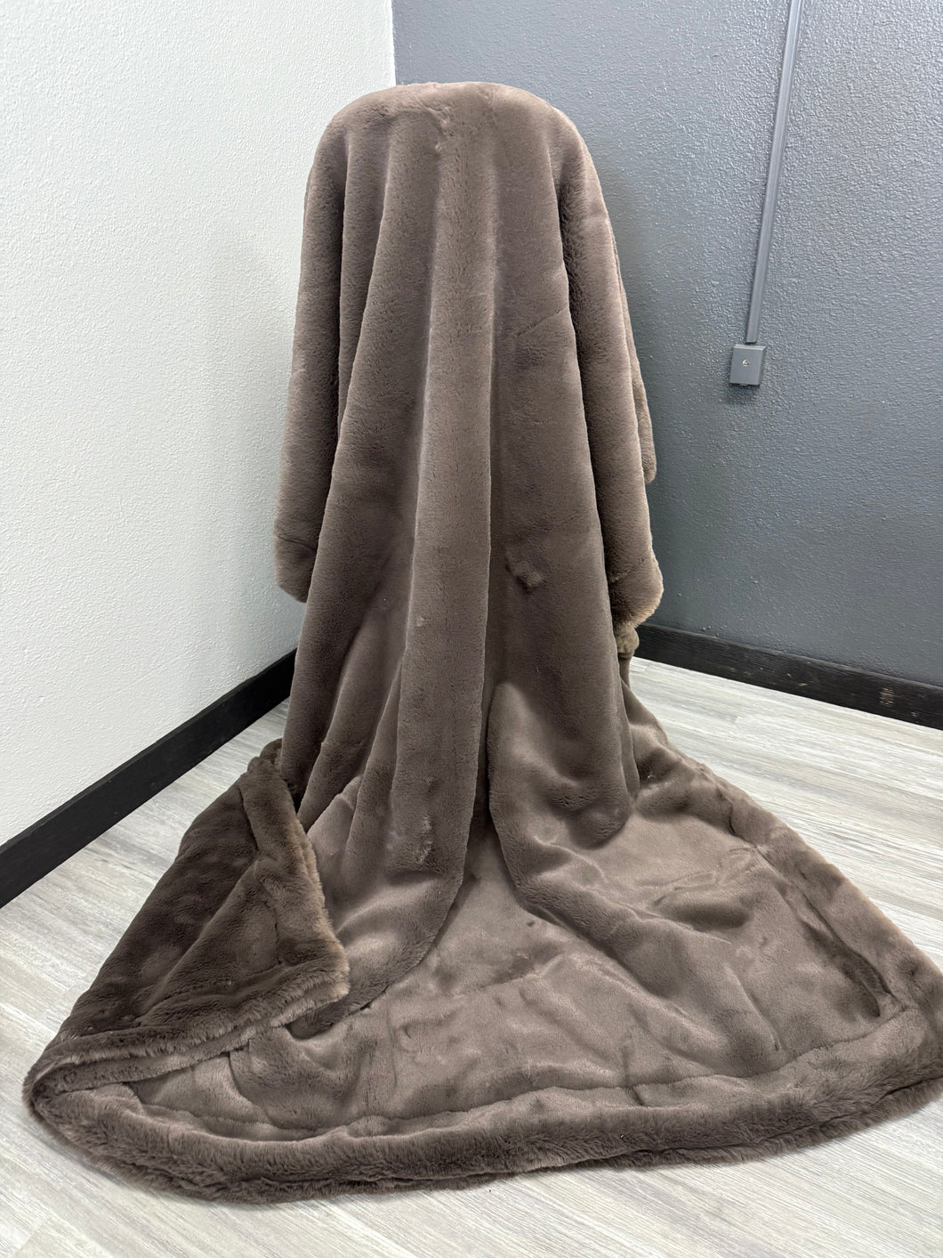 62x65 bark sable misfit slight bunching on side HEAVY