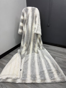 Silver Arctic Chinchilla on Natural Vienna