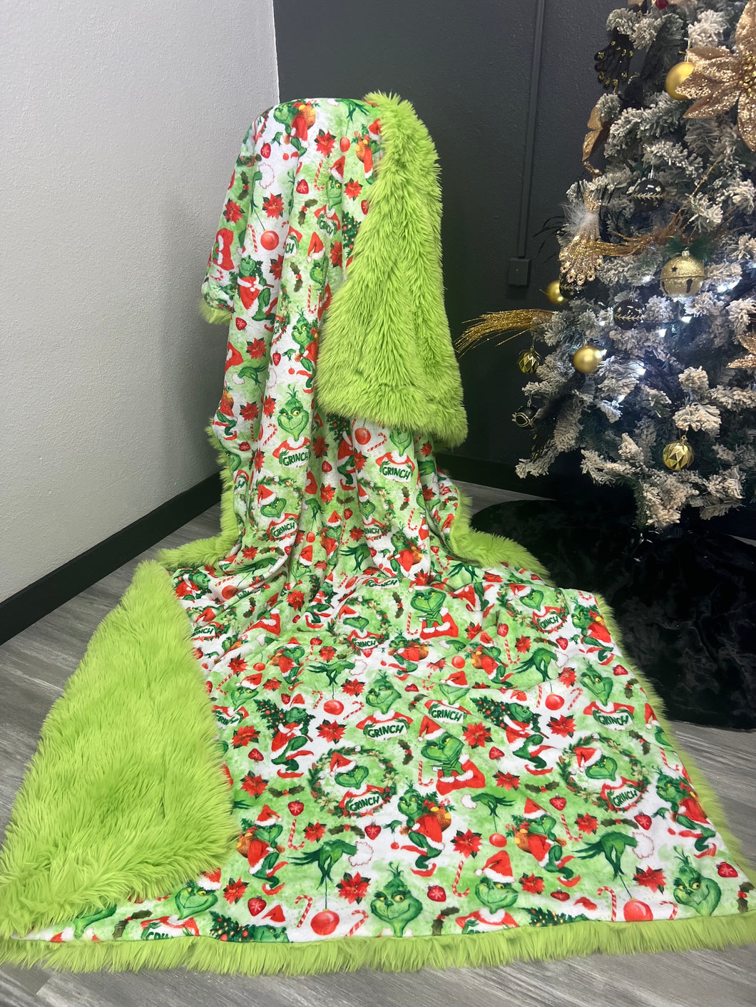 THROW 60x72 GREEN GRINCH ON LIME DREAMY FUR
