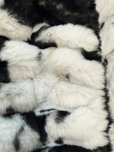 Load image into Gallery viewer, Bessie Pony Milan (spot)
